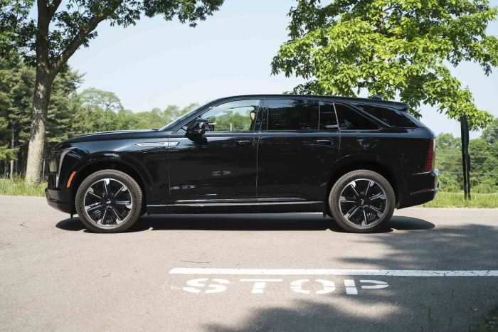 Er ist 5,80 m lang und wiegt über 4,2 Tonnen. (Bild: Cadillac)